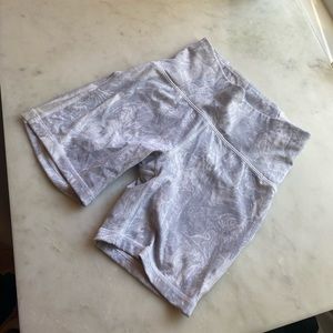 Size 4 lululemon bike shorts